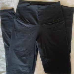 Women’s Nike Dri-Fit high waisted leggings. Size Small in Black.